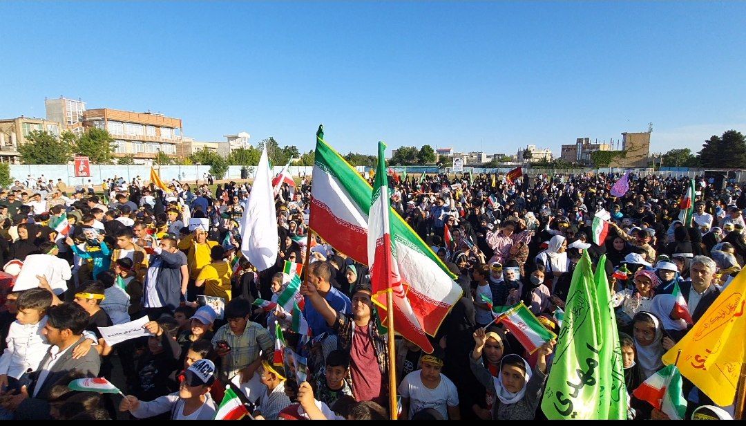 اجتماع خانوادگی «سلام فرمانده» در استادیوم شهید کلانتری پارس آبادمغان