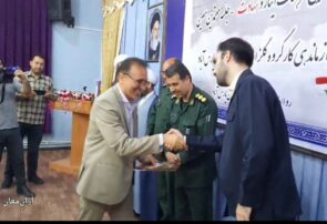 اعطای احکام رئیس و دبیر اجرایی کنگره ملی بزرگداشت ۳۴۰۰ شهید استان به فرماندار و فرمانده سپاه پارس آباد