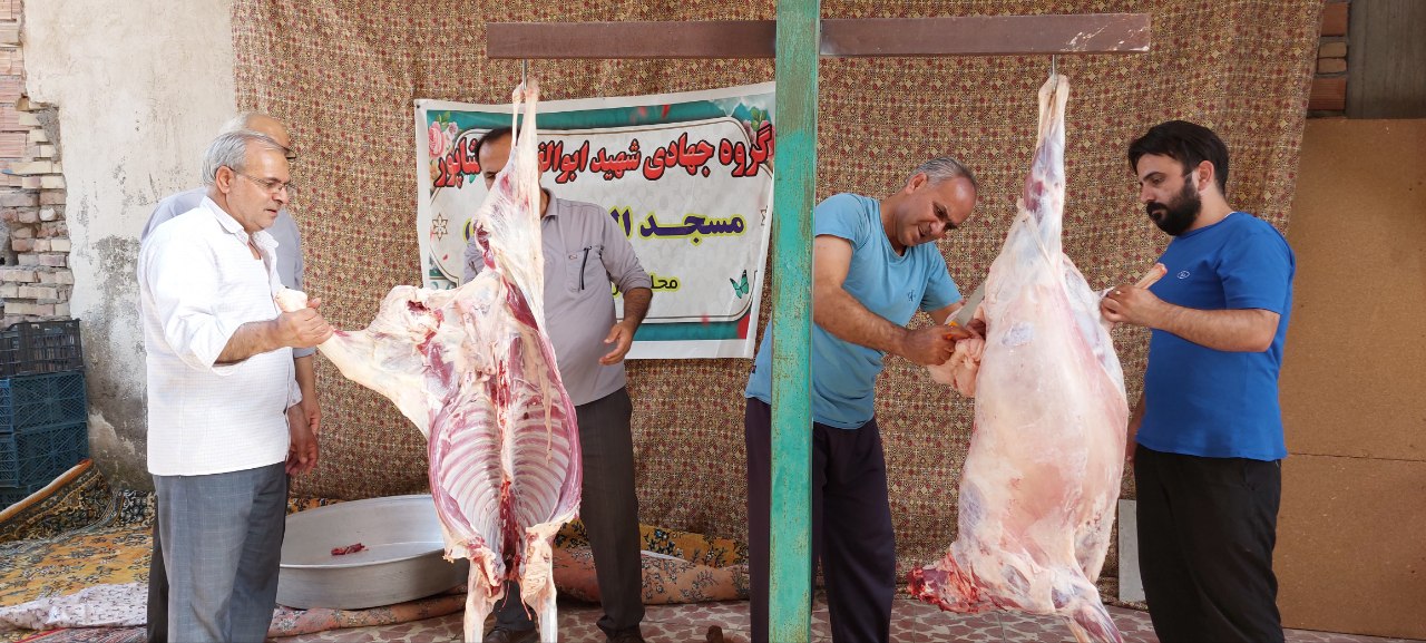 تهیه و توزیع گوشت نذری بین نیازمندان پارس آباد در عید قربان