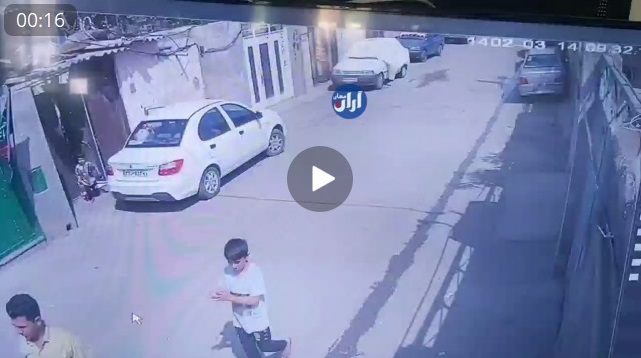 نجات معجزه آسای کودک پس از برخورد با پراید در پارس آبادمغان