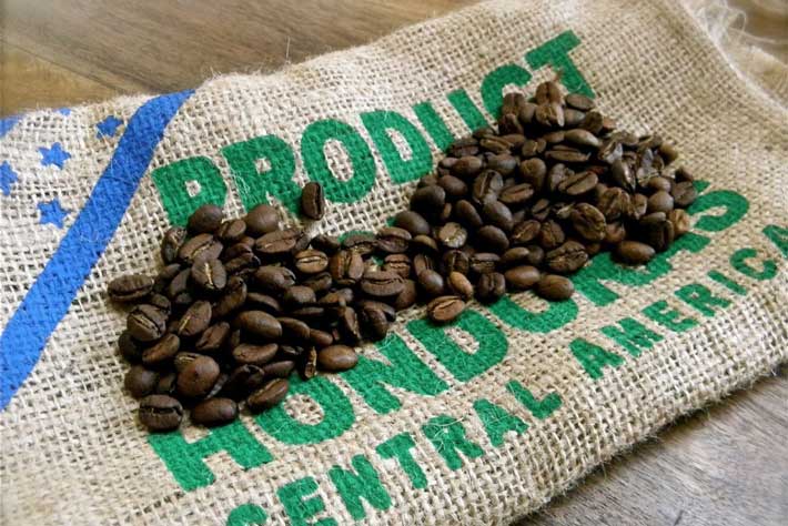 صدور حکم ۱٫۷ میلیاردی برای قاچاقچی قهوه و بادام خارجی در اردبیل