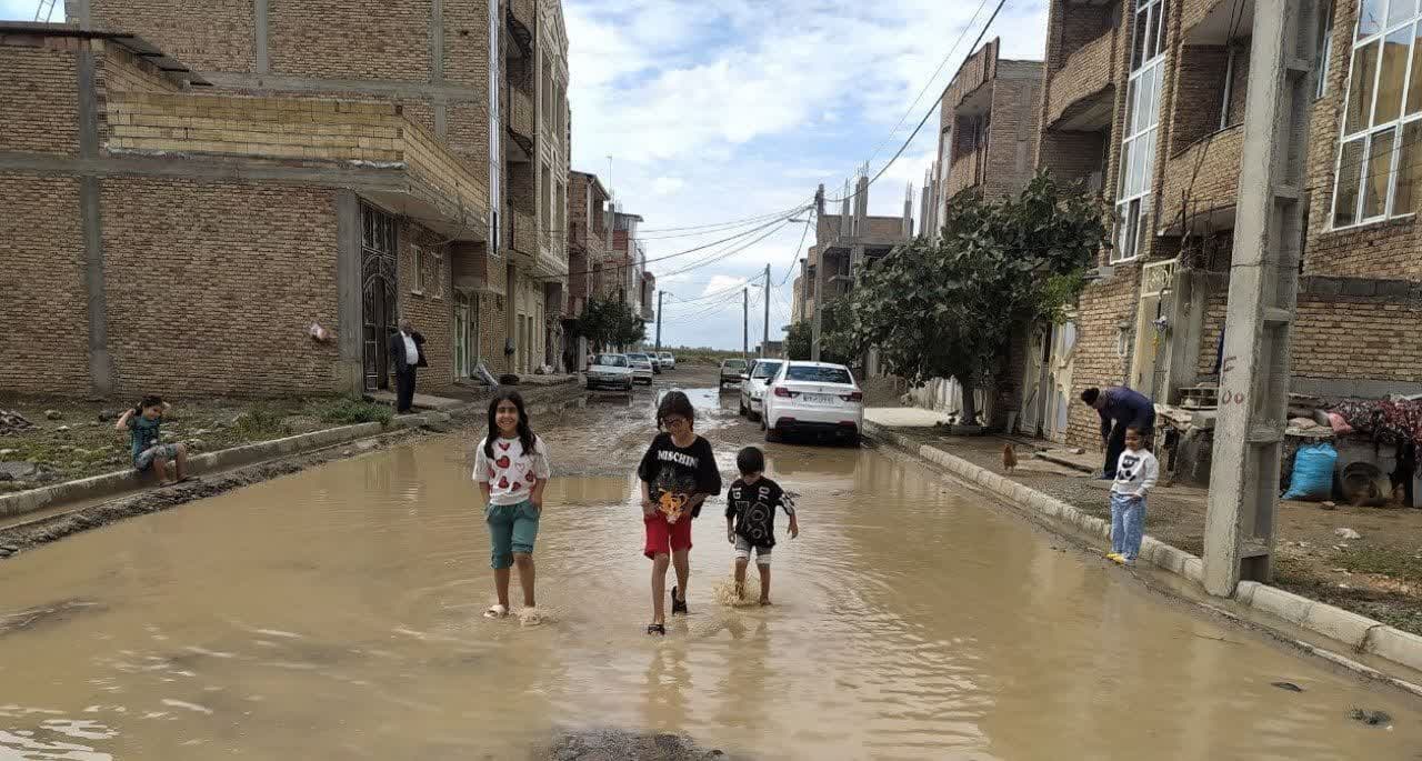 خودنمایی سیلاب در پارس آباد/ سوء مدیریت شهری نمایان شد