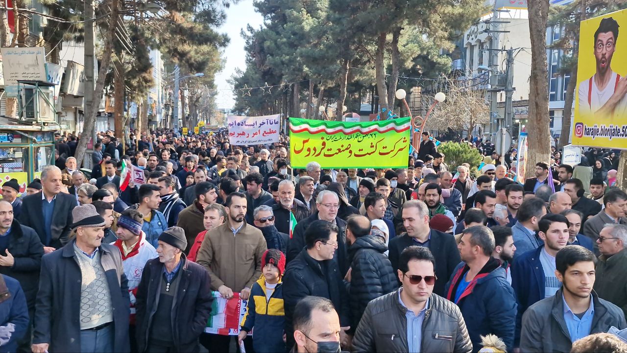 نمایی از هم‌صدایی پارس‌آبادی ها با انقلاب