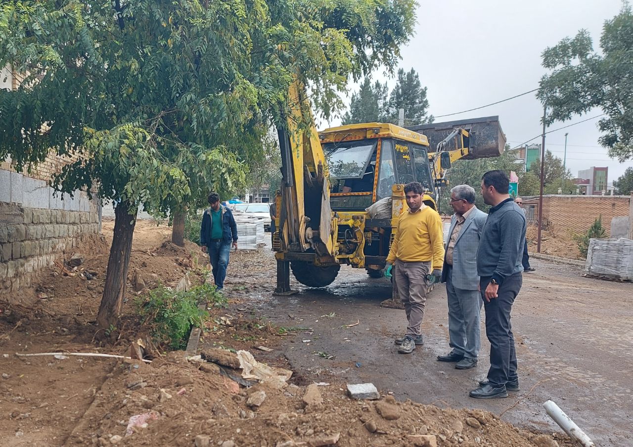 آغاز عملیات اجرایی پازلگذاری معابر سطح شهر انگوت آغاز عملیات اجرایی پازلگذاری معابر سطح شهر انگوت