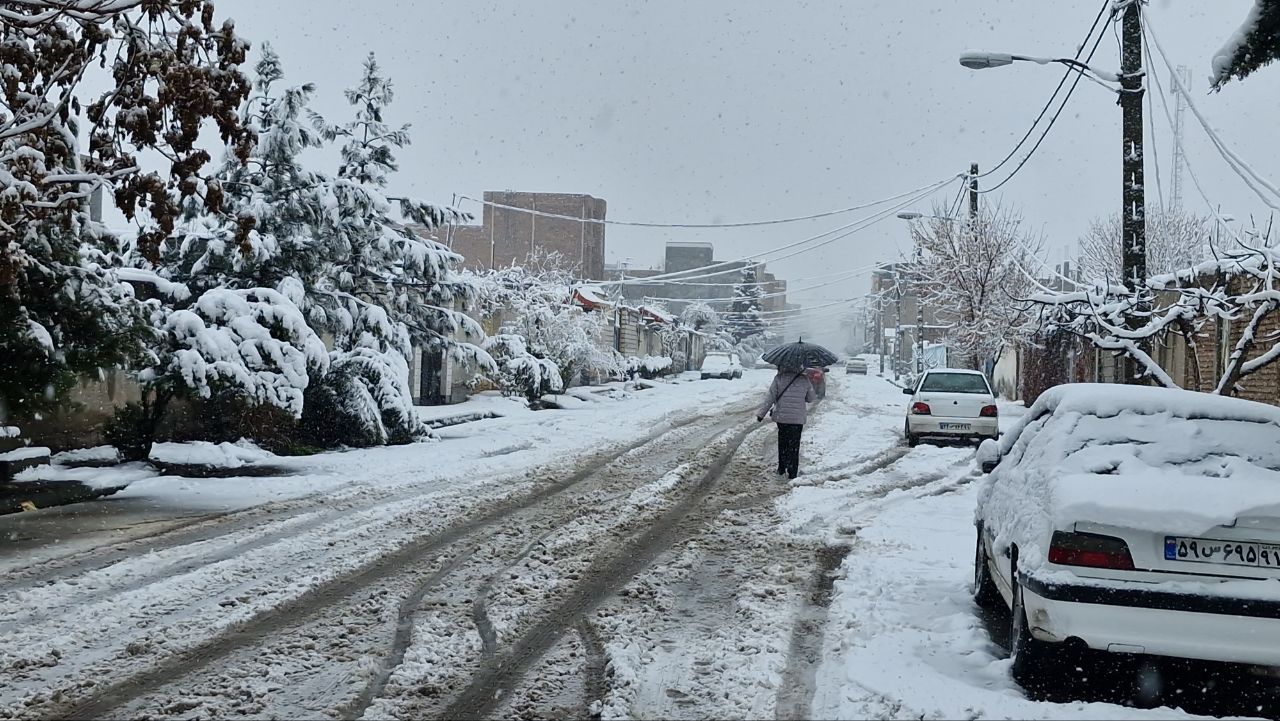 بارش اولین برف زمستانی در پارس‌آبادمغان