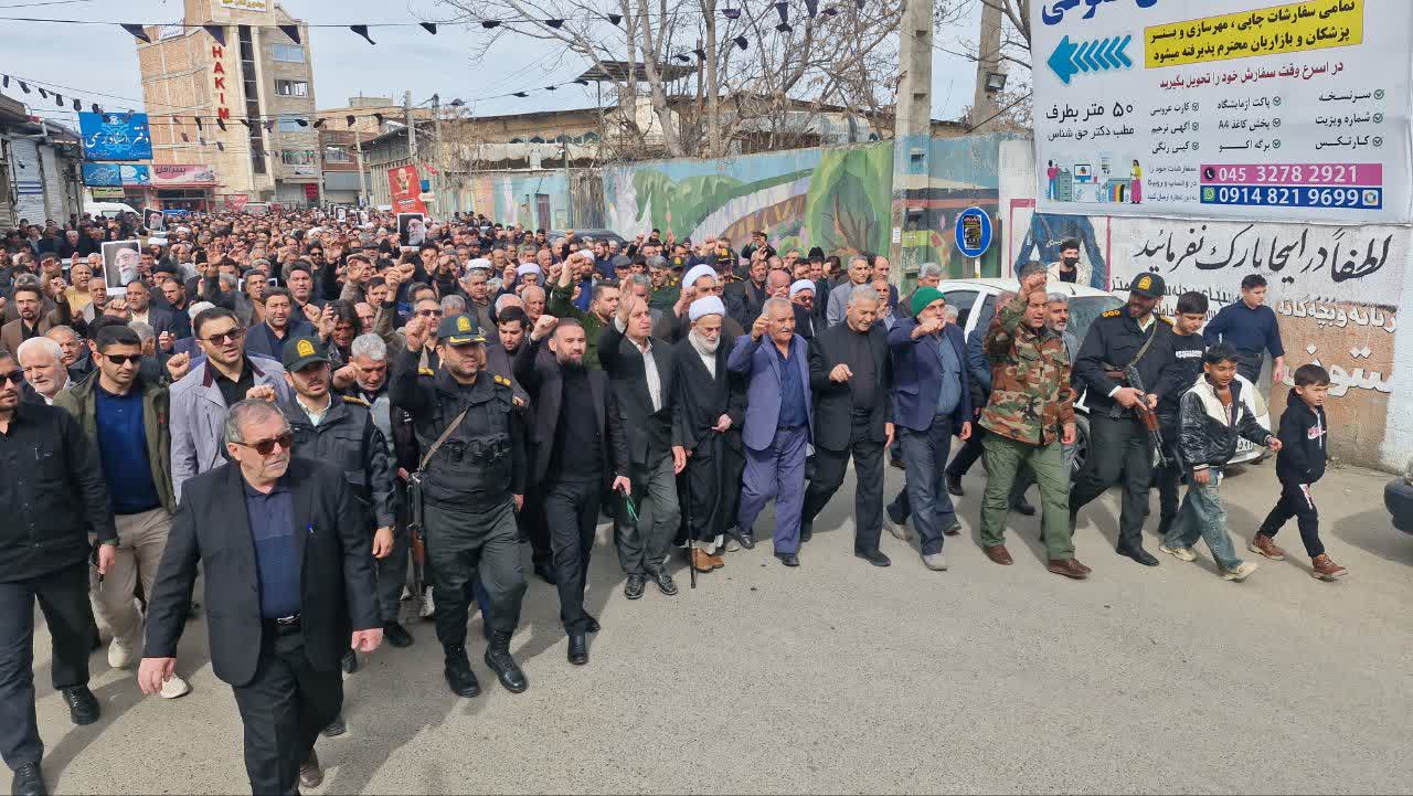 راهپیمایی مردم پارس آبادمغان در خون‌خواهی رهبر شهید