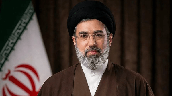 آیت‌الله سید مجتبی خامنه‌ای سومین رهبر انقلاب اسلامی ایران شدند