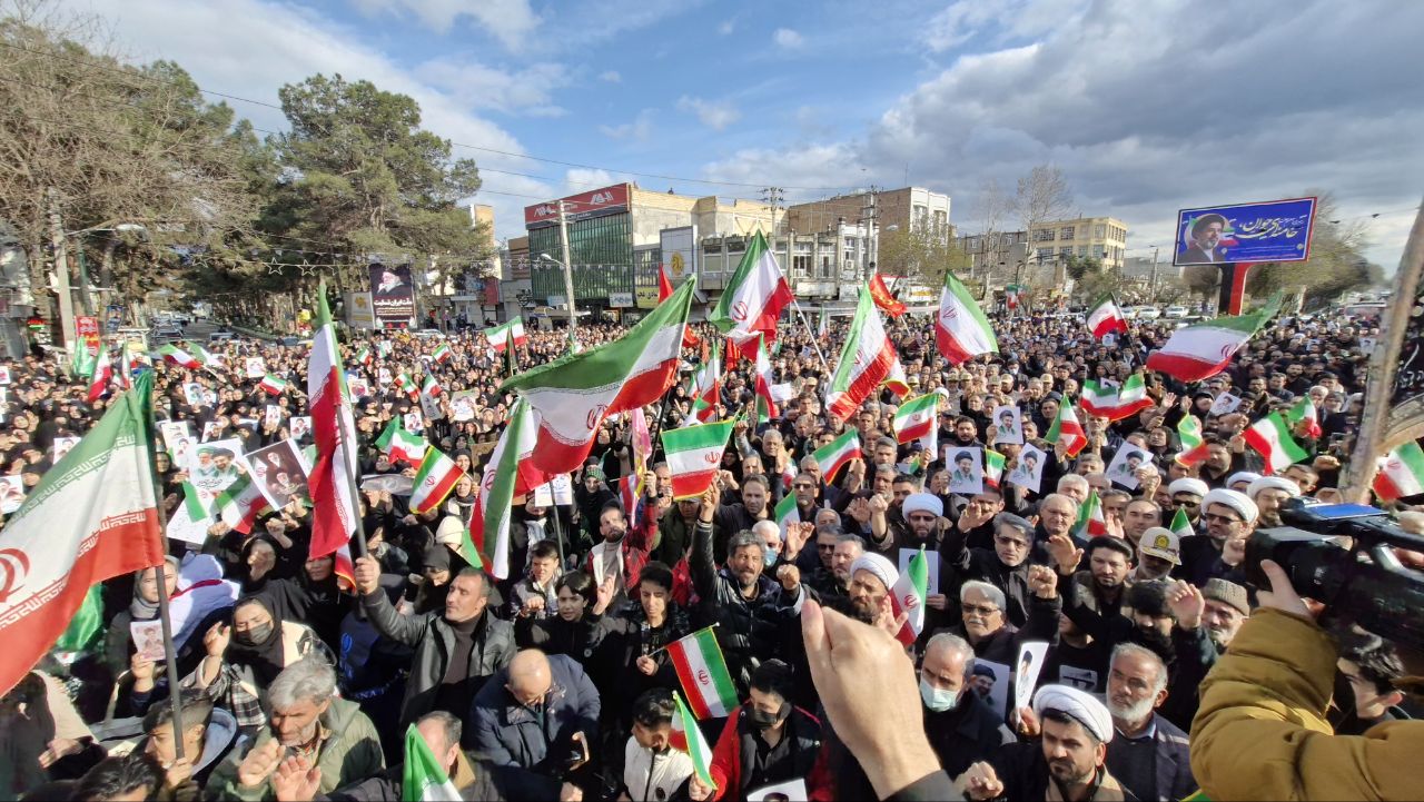 بیعت تاریخی مردم پارس آبادمغان با آیت الله سید مجتبی خامنه ای سومین رهبر انقلاب اسلامی ایران