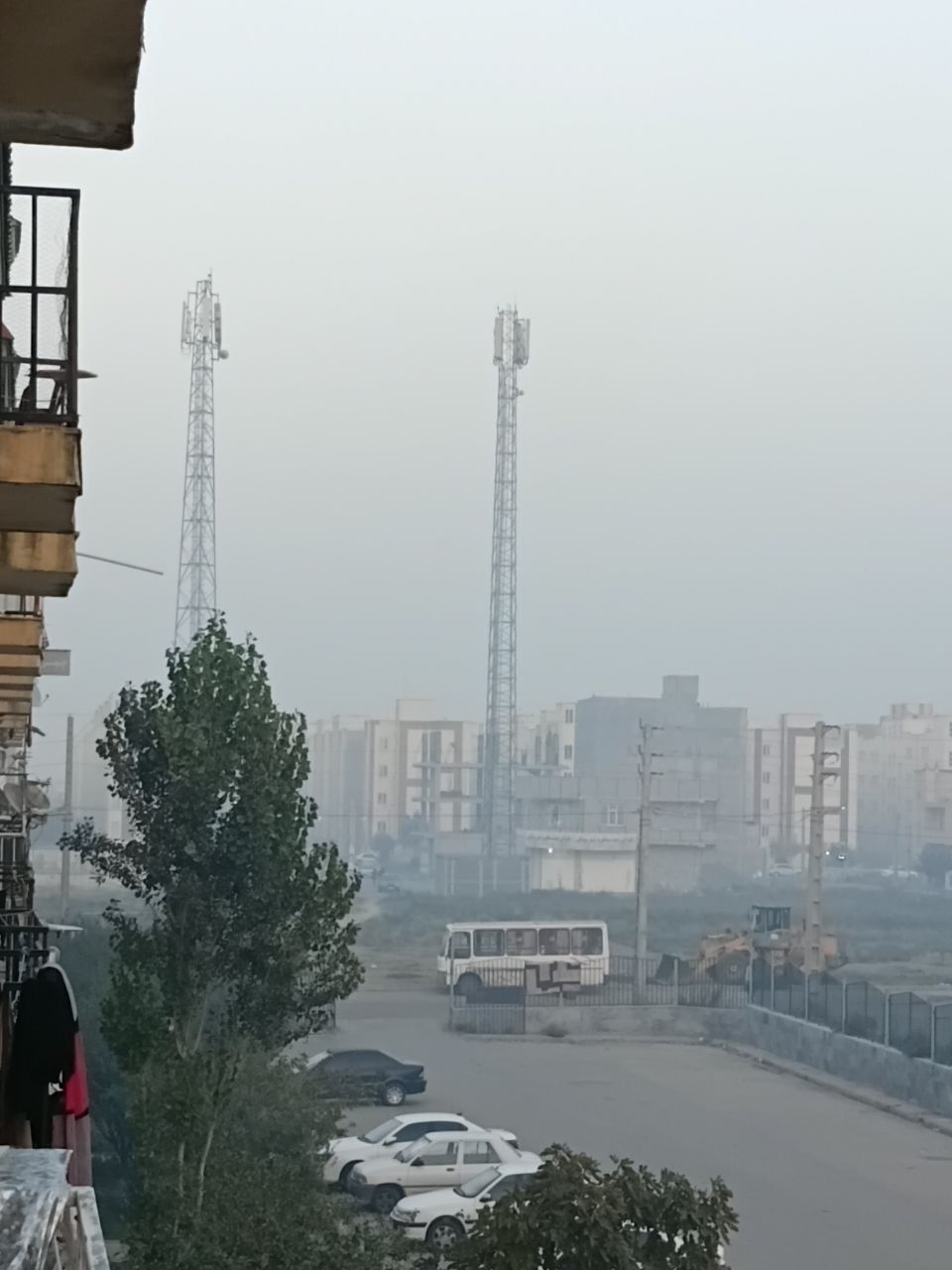 اعتراض اهالی مسکن مهر پارس‌آباد به دود ناشی از سوزاندن کاه‌وکلش زمین های برنج